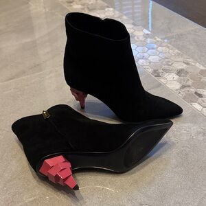 Vionnet Black suede Ankle Boots with Pink geometric Heel